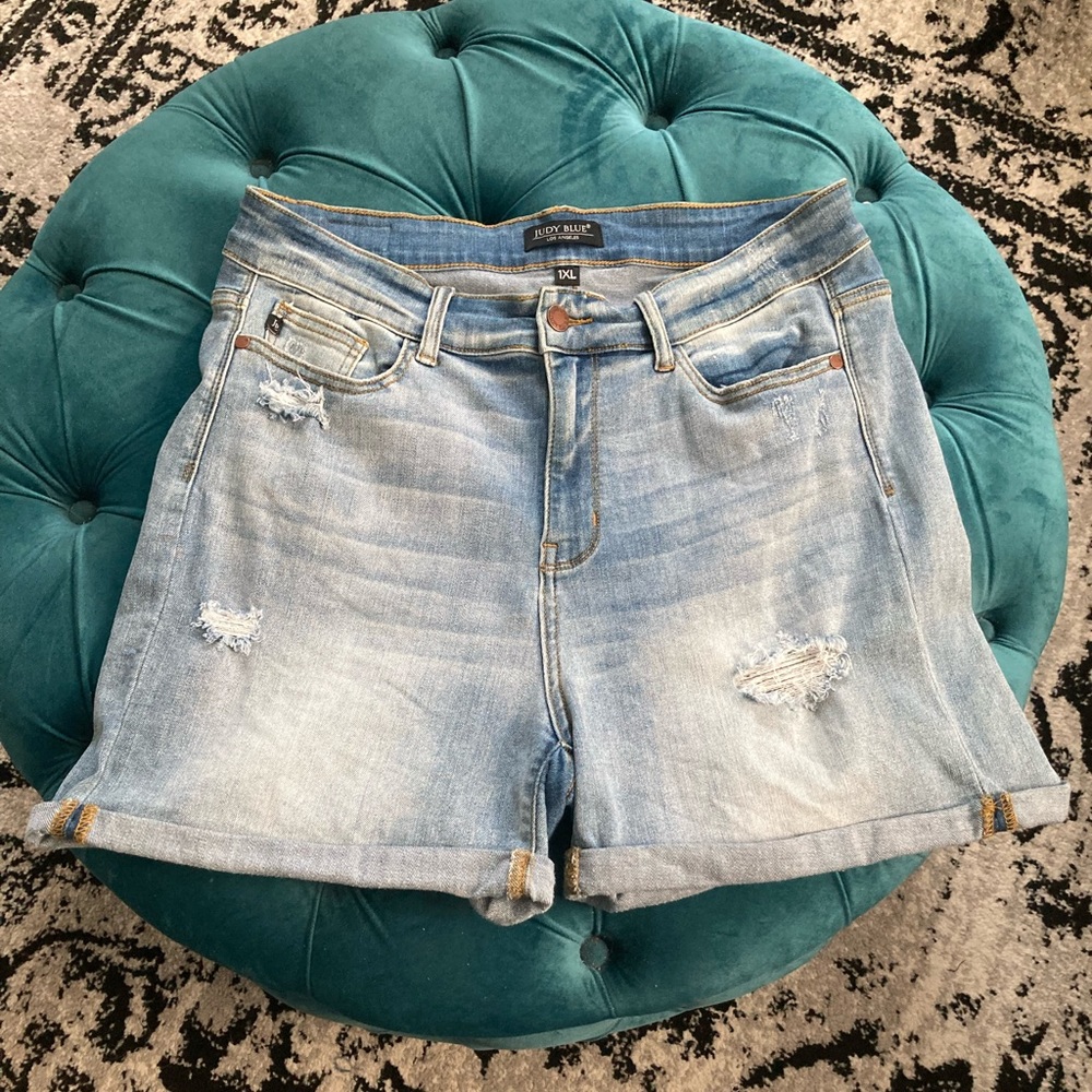 Judy Blue light denim shorts